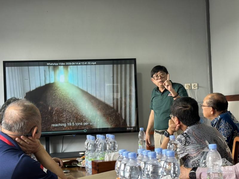 第三站從三寶瓏市區驅車2.5小時來到印總輔導總會長王銘聰企業PT Green Resource Technology，瞭解企業轉型及再生能源的發展蛻變史