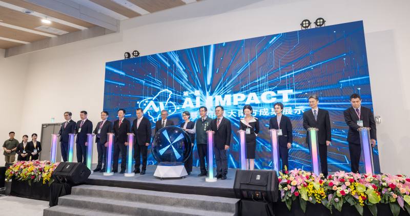 蕭美琴副總統28日上午前往臺南出席「主權AI-全光網路智慧城市應用發布會及第1屆AI IMPACT大南方成果展示開幕」