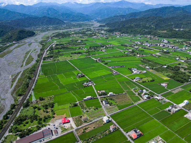 為改善農業基礎設施，總面積約93公頃的宜蘭縣三星鄉大隱農地重劃工程29日動土，預計民國116年10月完工，將建立完善農路與灌排系統，約200名地主受惠。（宜蘭縣政府提供）