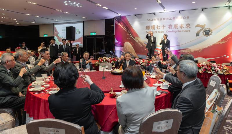 副總統出席「台灣區製衣工業同業公會成立70週年慶祝大會暨晚會」，肯定製衣產業長期支撐臺灣經濟發展，並展現深厚的實力與強大韌性