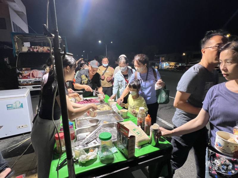 王福堂對於路邊自發提供結緣品信眾的熱情印象深刻