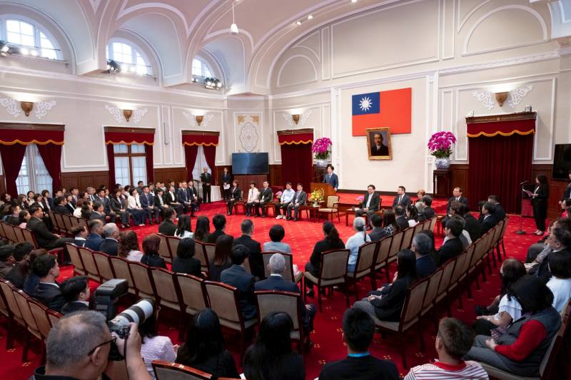 總統接見「115年全國模範勞工、全國模範移工及其眷屬或陪同人員」