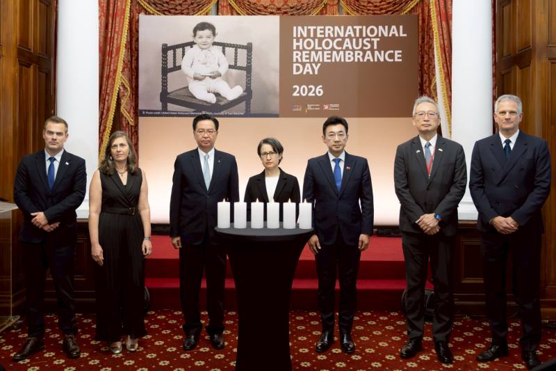 副總統與現場貴賓進行點燭儀式