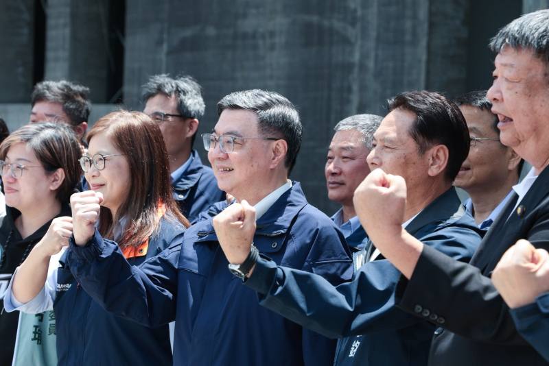 2026年5月1日行政院長卓榮泰視察海巡署第十海巡隊廳舍重建工程進度