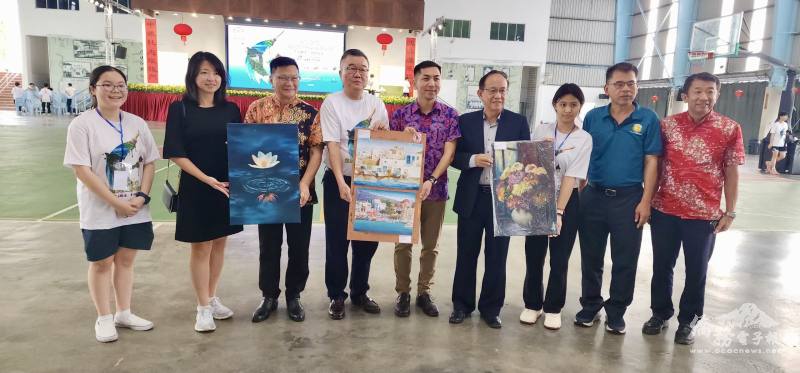 左起為李妙齊（畫作學生）、廖苡亘、廖建勛、楊才國、黃佩雯（畫作學生）、蕭福才及吳小銘