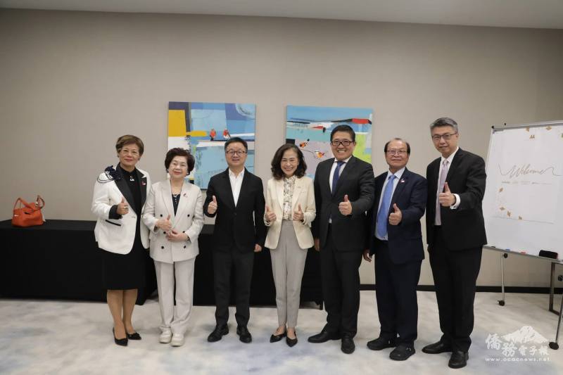 左3起為海峽交流基金會副董事長兼秘書長羅文嘉、連玉蘋及國策顧問林凱民
