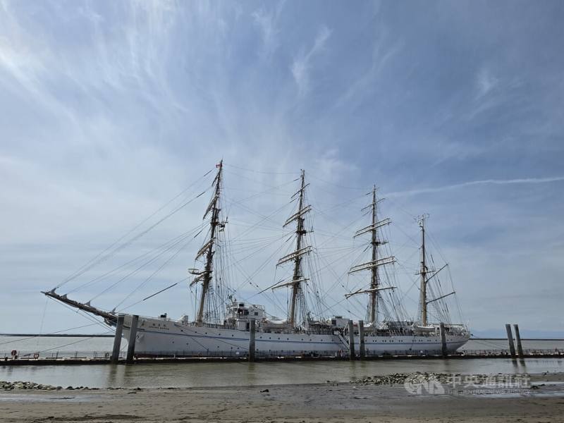 世界知名日本大型帆船「海王丸」（Kaiwo Maru）從東京跨越太平洋，駛至加拿大西岸，停靠在列治文市史蒂夫斯頓漁村岸邊