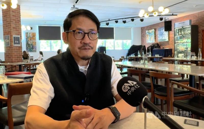 台灣半導體發展史紀錄片「造山者」1日在新加坡華語電影節放映，製片蔣顯斌2日接受中央社訪問