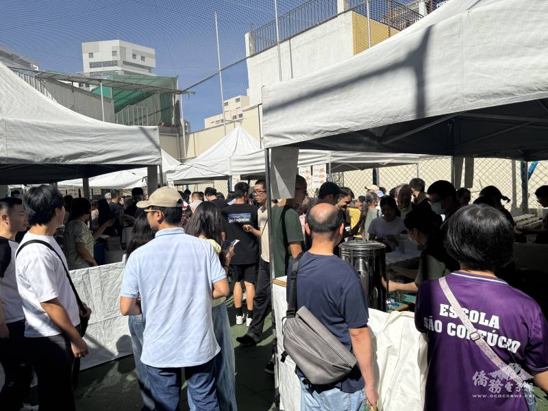 熱鬧滾滾的家鄉美食區現場實況