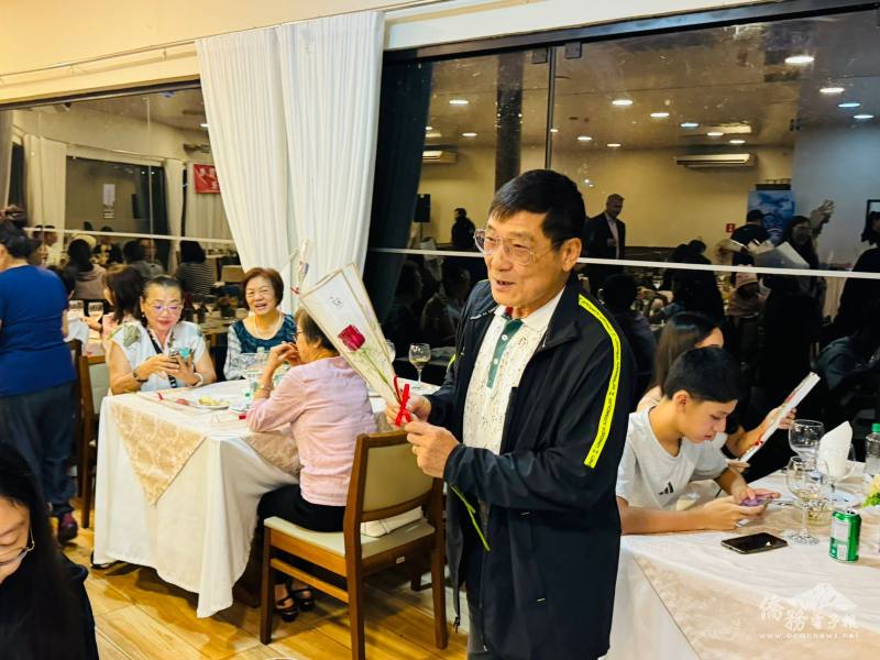 會長羅滿志發送母親節花束