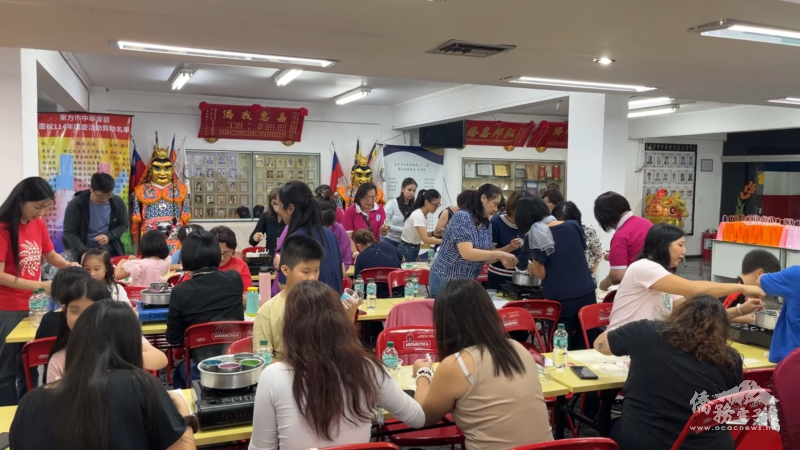 活動吸引許多家長帶著孩子一起來體驗