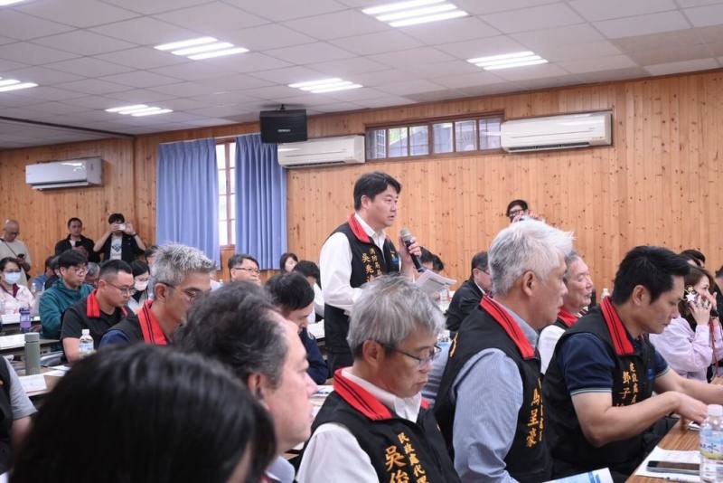 立法院經濟委員會4日到花蓮縣光復鄉考察「馬太鞍溪堰塞湖災後復原重建工作」，花蓮縣政府各局處簡報說明，災後復原涉及交通、水利、農業及民生安置等多面向工作，需中央與地方合作。