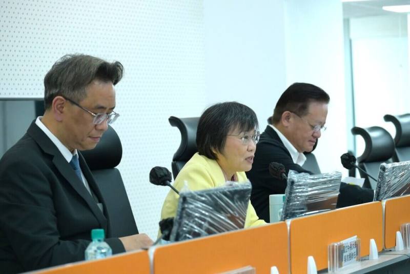 內政部長劉世芳（中）5日主持「防汛整備精進會議」，會中決議原住民族特種搜救隊預計5月15日成軍。