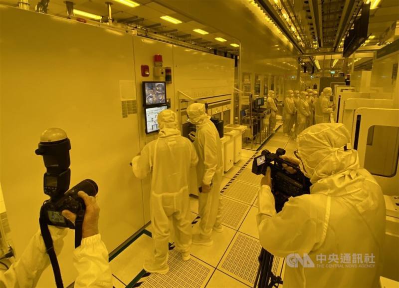 經濟部統計處公布「114年上市櫃公司營收、營業利益、營業利益率」概況，說明資訊電子產業為驅動製造業營收成長主要動能。
