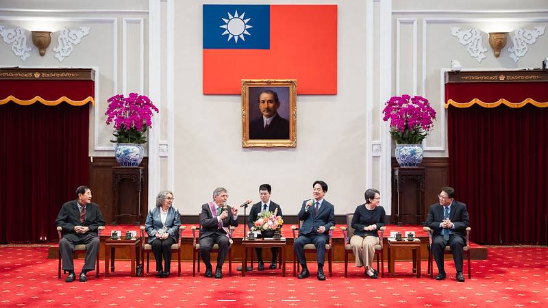 總統肯定彭光理先生半世紀以來與臺灣人民並肩同行，在民主化歷程、人權推動及國際倡議上為臺灣付出心力，並期盼持續提攜後輩，共同守護臺灣得來不易的民主、和平與繁榮