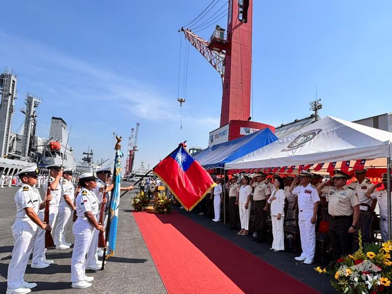 敦睦艦隊抵達Puerto Quetzal港，大使張俊菲偕旅瓜僑胞前往迎接