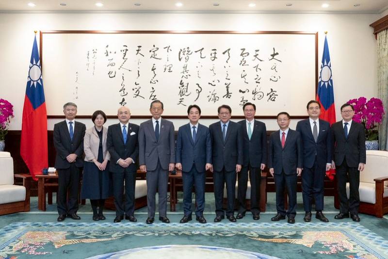 總統與「日本台灣交流協會會長隅修三乙行」合影