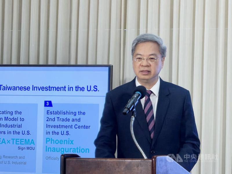 經濟部長龔明鑫6日在華府舉行台美供應鏈合作前景記者會，他表示，盤點約20家半導體、AI及伺服器相關企業赴美投資意願，目前累計金額約350億美元。