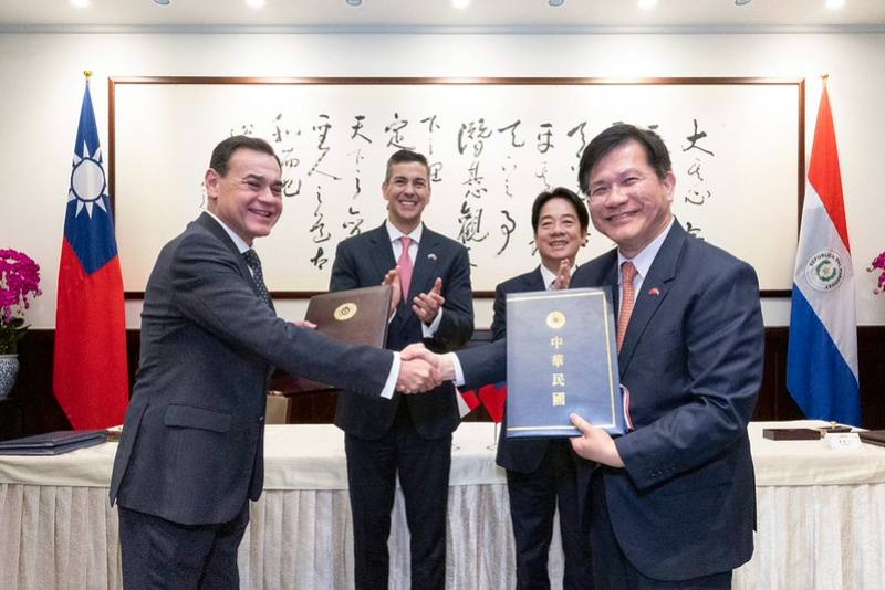總統與巴拉圭共和國總統貝尼亞見證兩國簽署合作交流文件