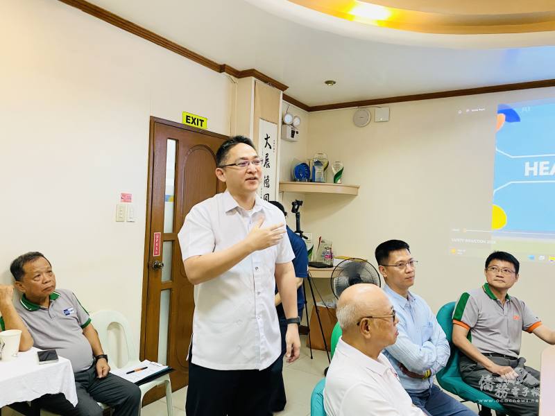 菲華文教服務中心主任莊博智表示淨零碳排已成為全球產業鏈重要趨勢，鼓勵海外臺商積極推動綠色轉型與永續經營