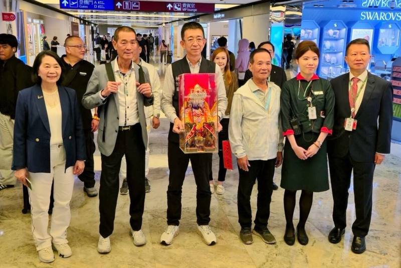 北港朝天宮媽祖神尊10日在各界代表護駕下赴日，北港朝天宮是傳承「北港進香」暨「朝天宮迎媽祖」2項重要民俗保存者；雲林縣境內更擁有5個國家重要民俗，展現出豐厚且多元文化底蘊。（立法委員蔡春綢辦公室提供）