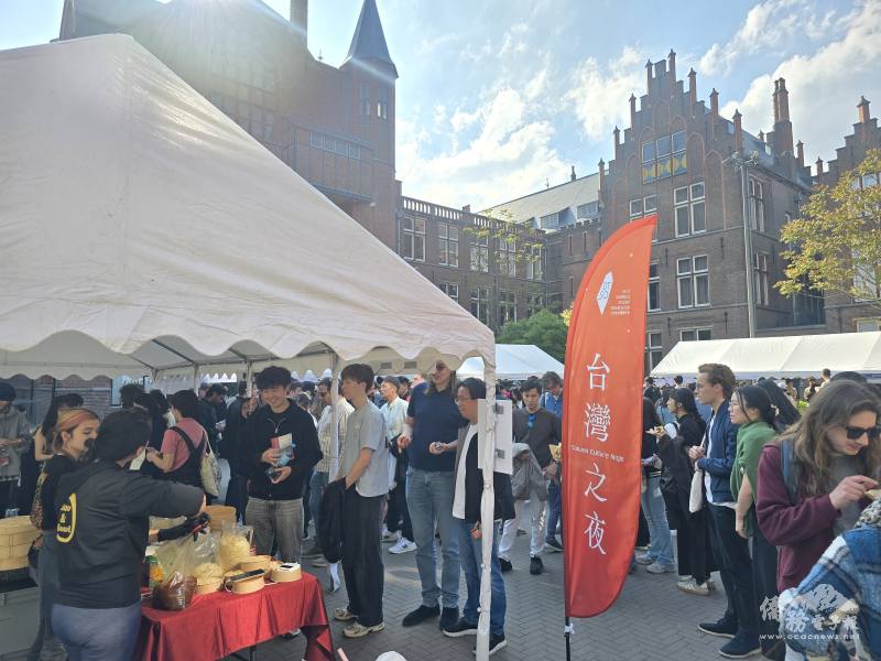 台夫特臺灣學生會舉辦「臺灣之夜」，透過臺灣美食與文化交流，吸引眾多國際學生及當地民眾熱情參與。