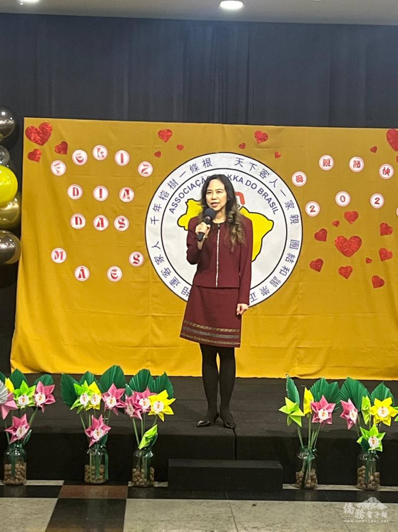 駐聖保羅辦事處處長朱怡靜對媽媽們致上無限的敬意
