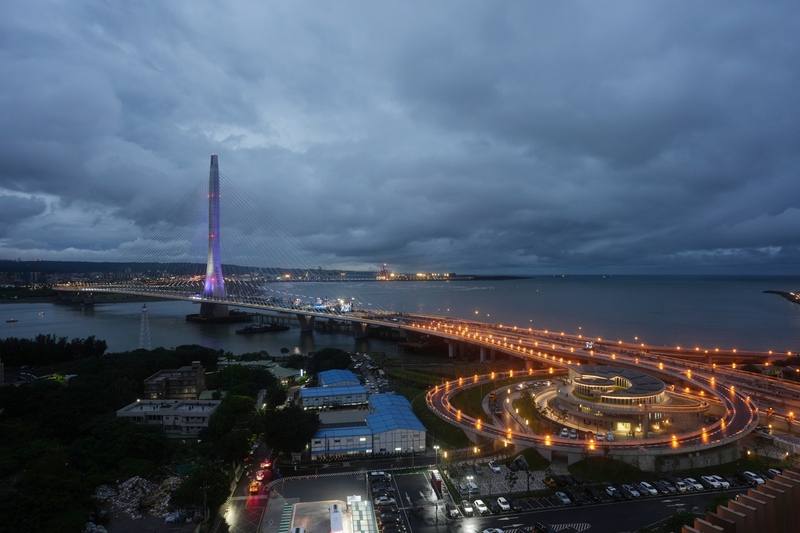 The Danjiang Bridge lights up as night gradually falls over New Taipei on Saturday. CNA photo May 9, 2026