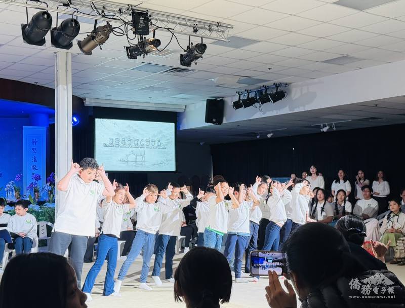 孝親音樂會中，「跪羊圖」表演深刻呈現親恩與孝道，真摯演出感動現場觀眾，不少人感動落淚