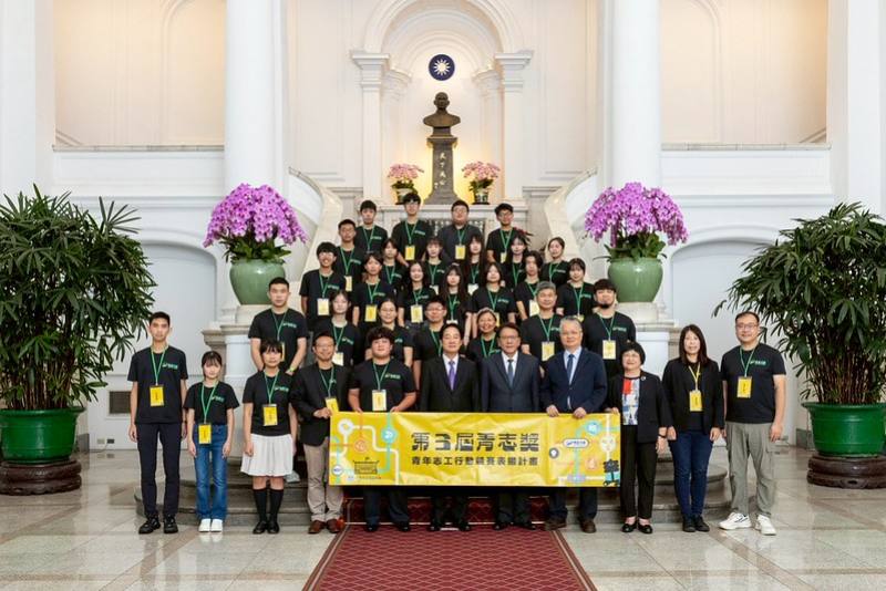 賴清德總統11日上午接見「第3屆青志獎獲獎志工團隊代表」