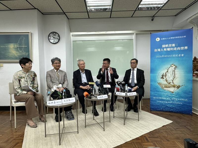 世界衛生大會（WHA）18日登場，衛福部次長呂建德（右2）13日表示，衛福部與外交部雙部長會議籌畫中，盼展現台灣醫療軟實力。