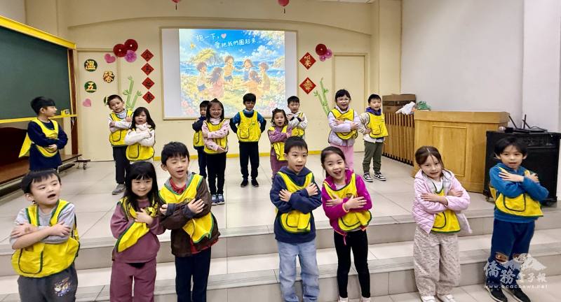 聖儒幼稚班學生合唱三首歌曲獻給媽媽