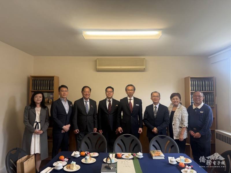 全體合十祈願，向佛陀行三問訊最敬禮，現場洋溢法喜與感恩氛圍