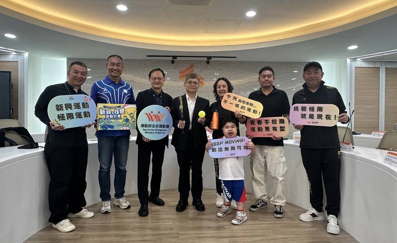 為推動台灣多元運動發展，運動部全民運動署長房瑞文（中）14日說明「新興及極限運動輔導計畫」，認定31種運動種類，將透過經費補助與諮詢輔導雙軌並行。