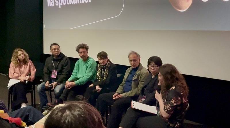 「Cooking Up Democracy」導演楚特（中間）、製片Dirk Manthey（右3）、製片黃惠偵（右2） 、攝影Robert Falckenberg（左3） 一起出席映後Q&A環節，與觀眾討論台灣民主。