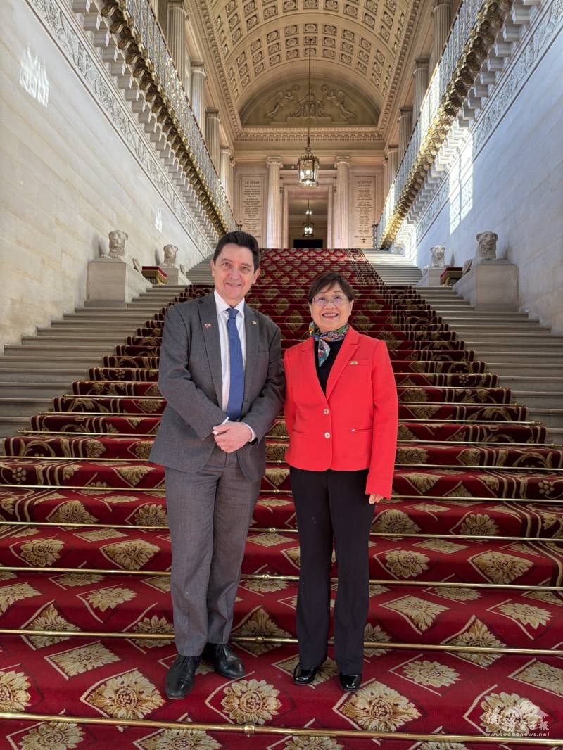 徐佳青拜會僑選參議員Olivier CADIC