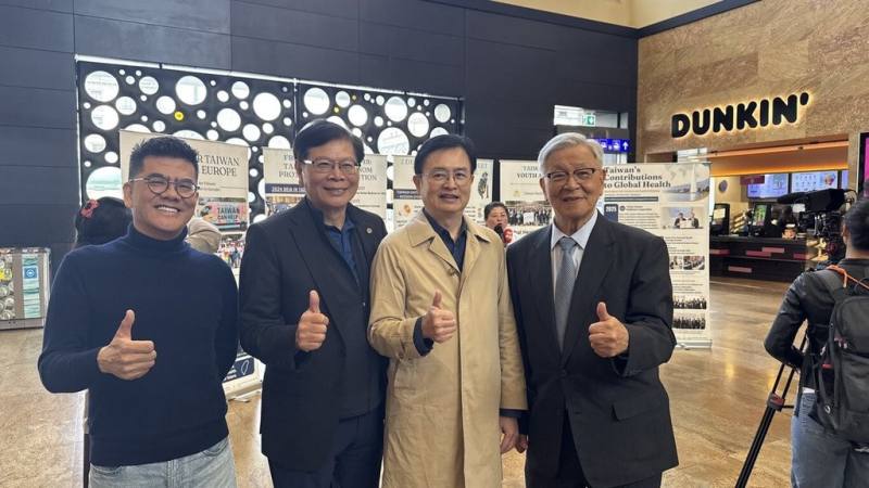 醫師公會全聯會理事長陳相國（右2）組團率領成員，共赴瑞士日內瓦出席世界衛生大會（WHA）周邊活動。（醫師公會全聯會提供）
