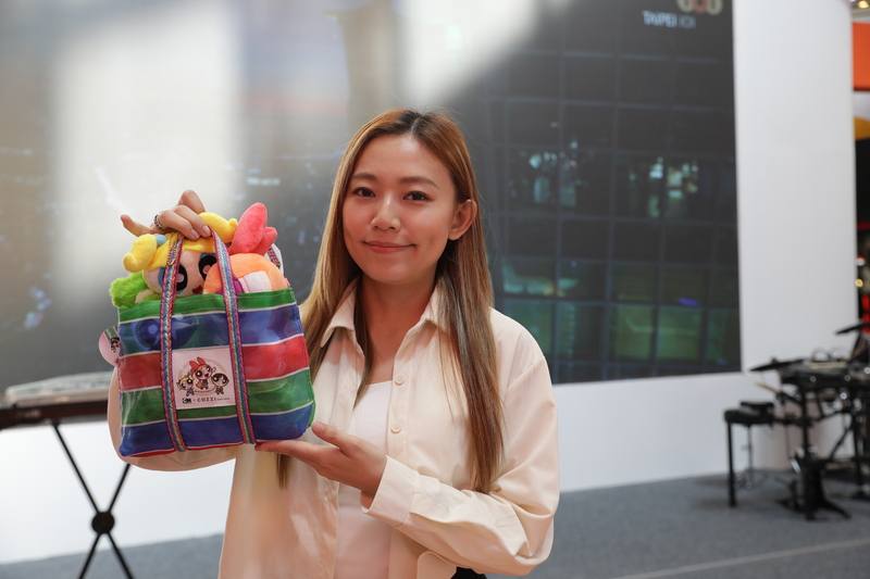 交通部觀光署15日赴馬來西亞檳城推廣觀光，人氣網紅Liz Qin現身大讚台灣美食「幾乎隨便點都很好吃」，也對台灣濃厚人情味表示印象深刻，直呼「台灣就像第二個家」