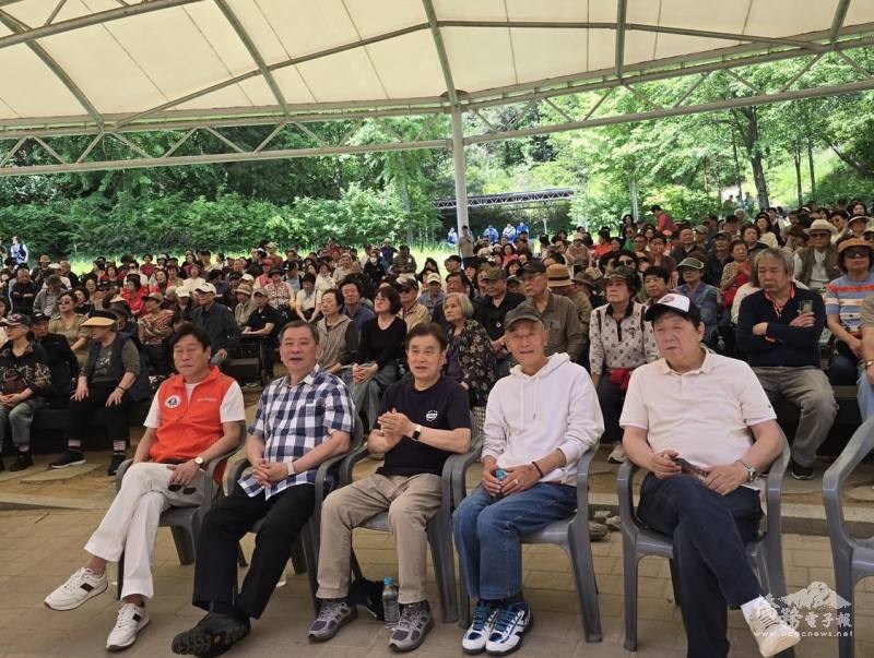 韓華僑民踴躍出席春遊活動，現場氣氛熱鬧