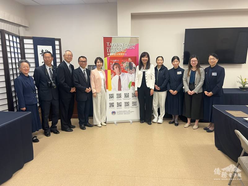 僑務委員會副委員長李姸慧(左五)，金山灣區文教中心主任莊雅淑(右五)與北加州慈濟基金會執行長黃啟貞(左四)及TCML團隊老師幹部合影