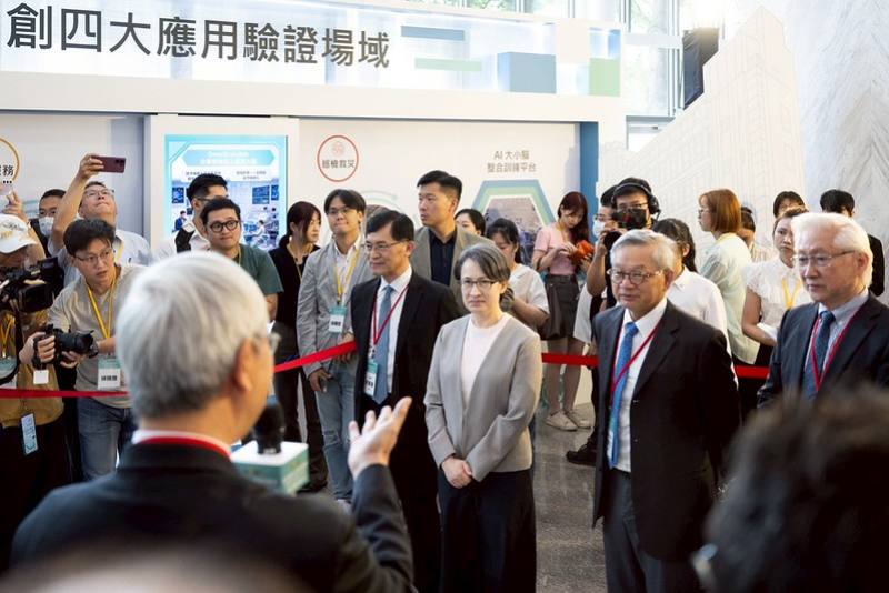 副總統出席「智慧機器人創新與應用研發中心成立大會」
