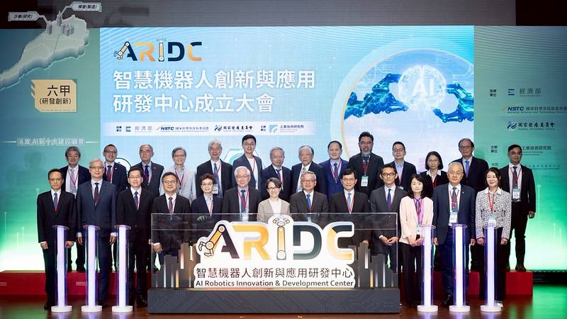 蕭美琴副總統今（19）日前往臺南出席「智慧機器人創新與應用研發中心成立大會」