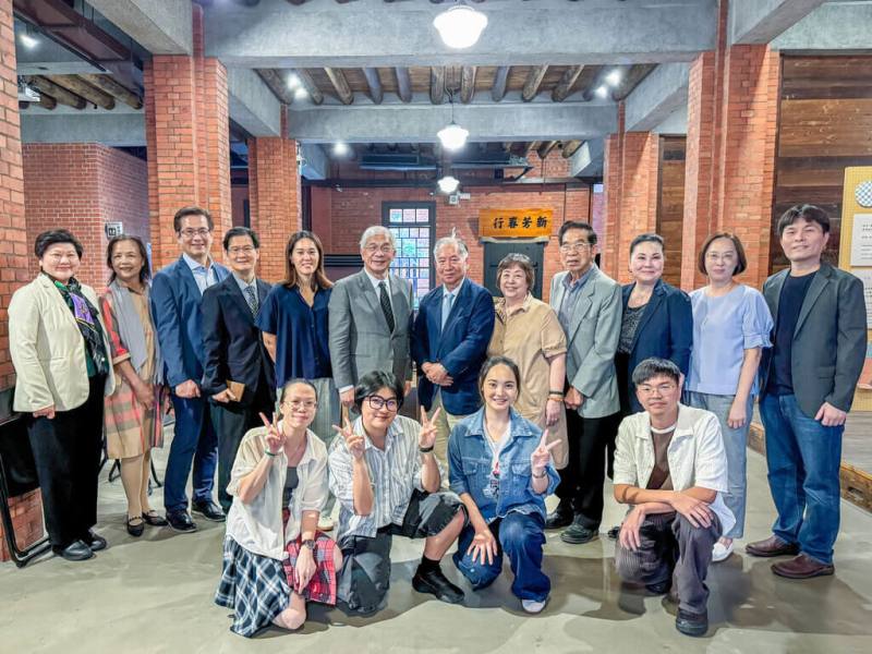 世新觀光系和大同社區大學合作，以踏查大稻埕為起點，透過短片呈現「台灣茶業之父」李春生推動茶葉種植、製作、加工與外銷的歷史脈絡。（世新提供）