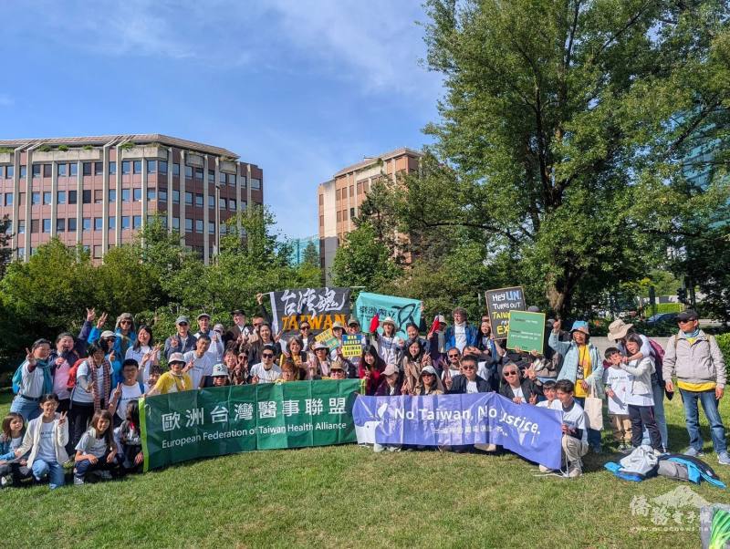 風光明媚的日內瓦湖畔，超過120位僑民組成Team Taiwan走上街頭