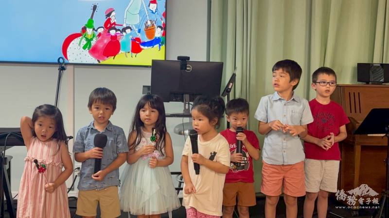 可愛的兒童班認真表演，獲得熱烈掌聲