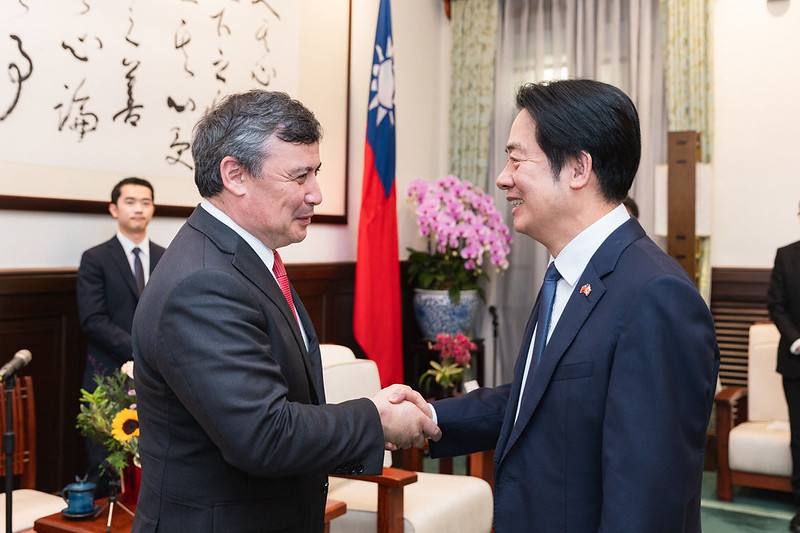 賴清德總統20日下午接見「加國聯邦保守黨影子外長莊文浩(Michael Chong)」