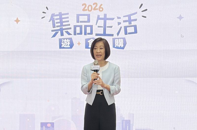 經濟部商業發展署22日舉辦「集品生活遊食購」開幕式。經濟部次長江文若（圖）致詞表示，希望藉由車站人潮推廣美食，並透過「數位福袋」等活動吸引人潮，盼將經濟動能注入地方商圈。