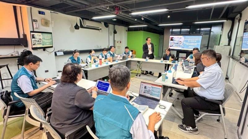 數發部資安署21日表示，正式啟動「受託者資安聯合稽核計畫」，聯合不同公務機關共同辦理委外廠商稽核，強化政府委外供應鏈資安防護。（資安署提供）