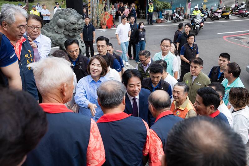 總統前往「屏東市代天宮」參香祈福