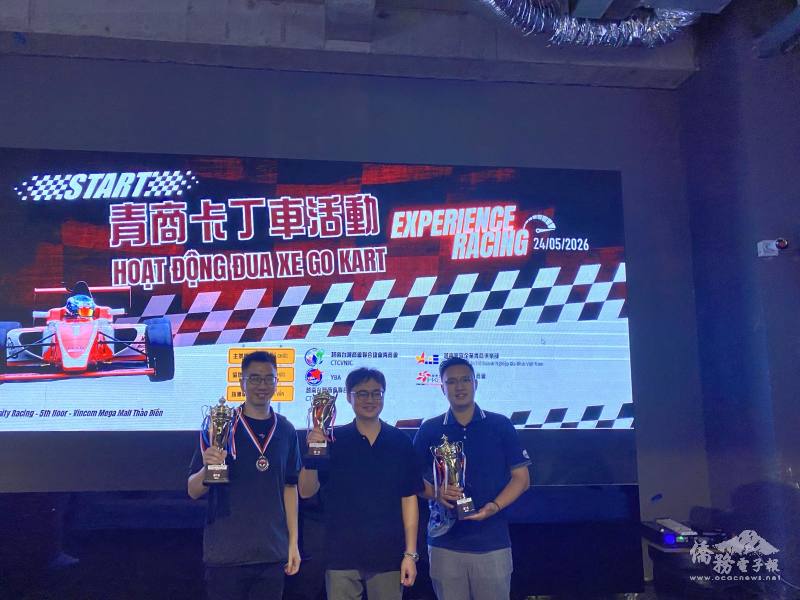 男子組個人賽前三名合影，冠軍由組長林韋至奪得，第二、三名分別為程懷恩及張少濬